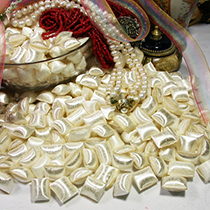 NANEL� AK�DE �EKER�